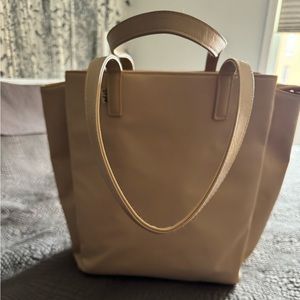 Beis commuter tote in beige